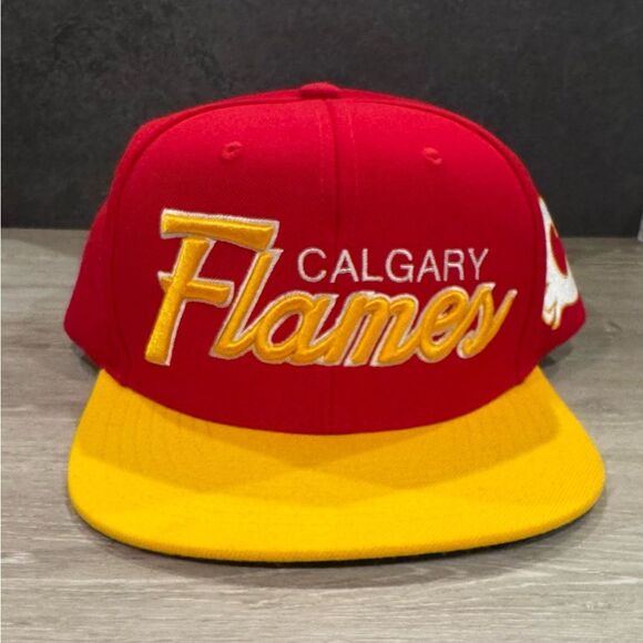 Calgary Flames Mitchell & Ness SNAPBACK CAP NHL Hockey NWOT - Picture 1 of 7